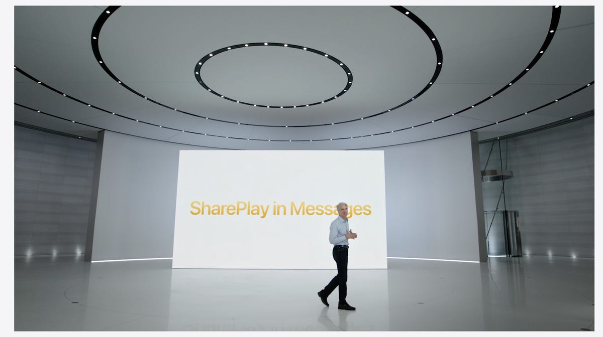 کریگ فدریگی SharePlay را در Messages در مقابل یک صفحه غول پیکر معرفی می کند
