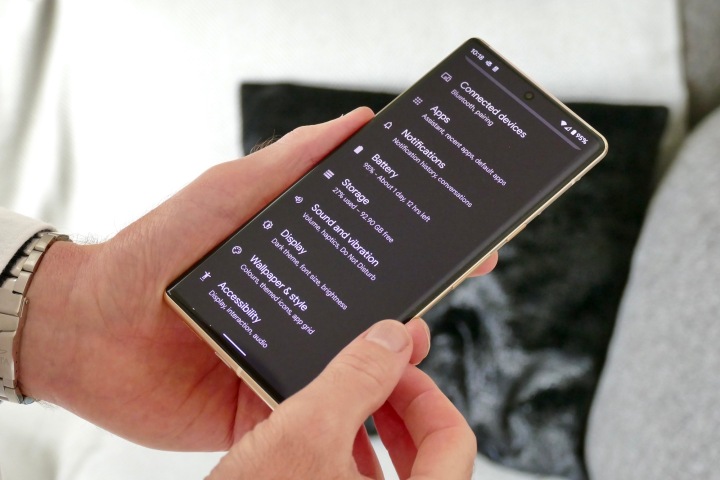 منوی تنظیمات Google Pixel 6 Pro.