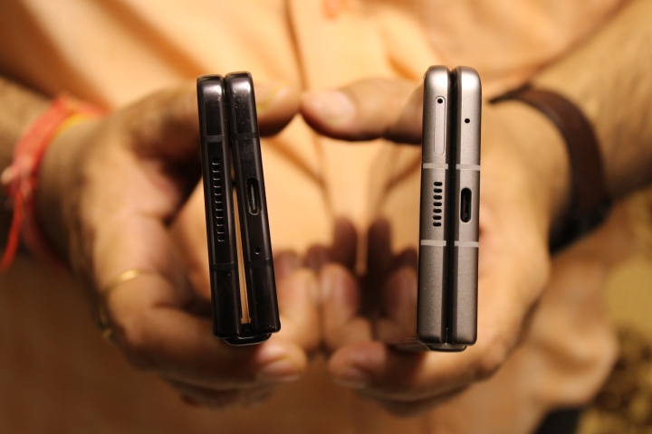 Galaxy Z Fold 4 در سمت چپ و Tecno Phantom V Fold در سمت راست.